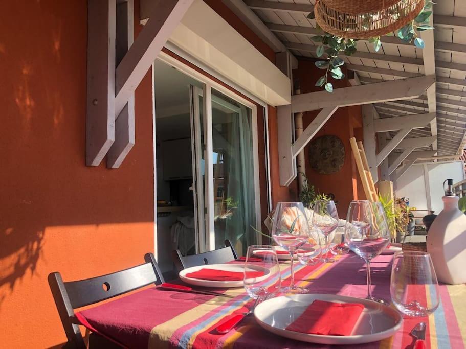 Superbe 3 Pieces Vue Mer A 2 Mn De La Plage, Terrasse, Piscine Et Parking Prive !