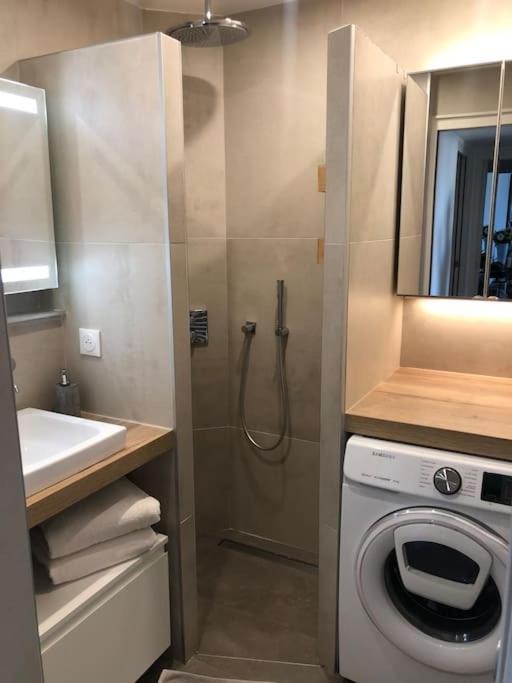Superbe 3 Pieces Vue Mer A 2 Mn De La Plage, Terrasse, Piscine Et Parking Prive ! Apartment *